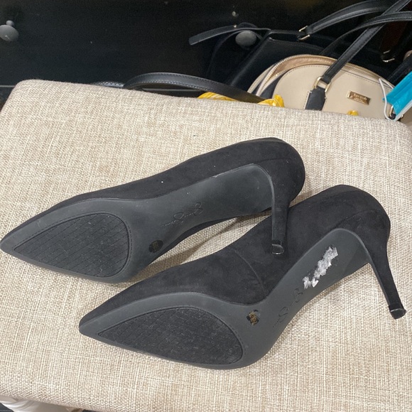 Jessica Simpson black pointy heel - Picture 2 of 3
